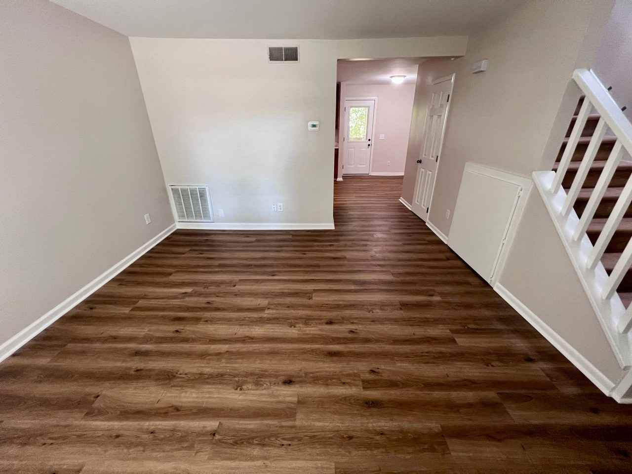 605 Picadilly Sq - Photo 3 of 21