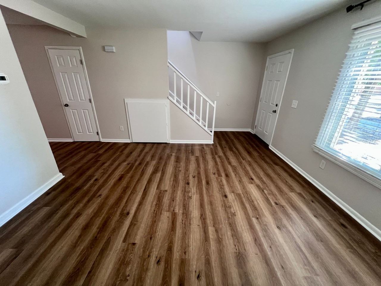 605 Picadilly Sq - Photo 5 of 21