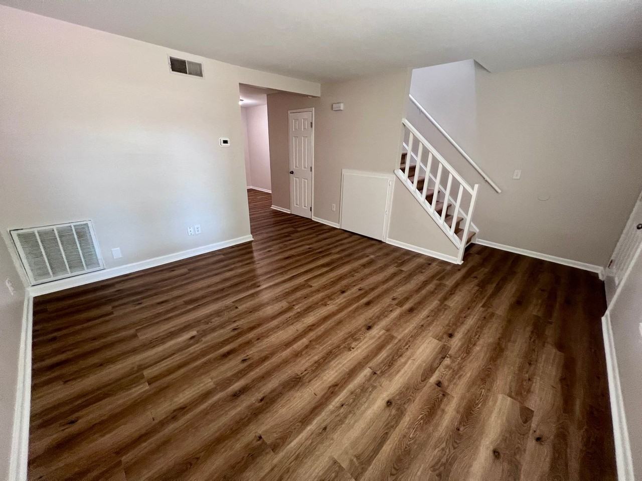 605 Picadilly Sq - Photo 6 of 21