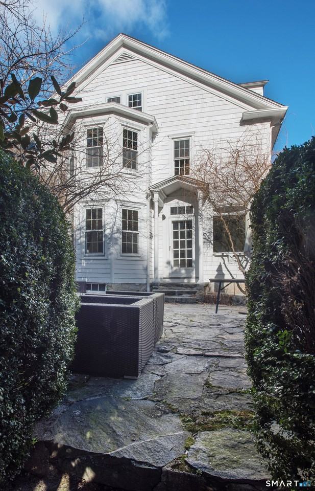 1709 Newfield Ave - Photo 3 of 40