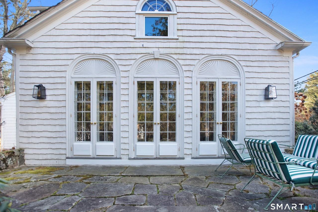 1709 Newfield Ave - Photo 5 of 40