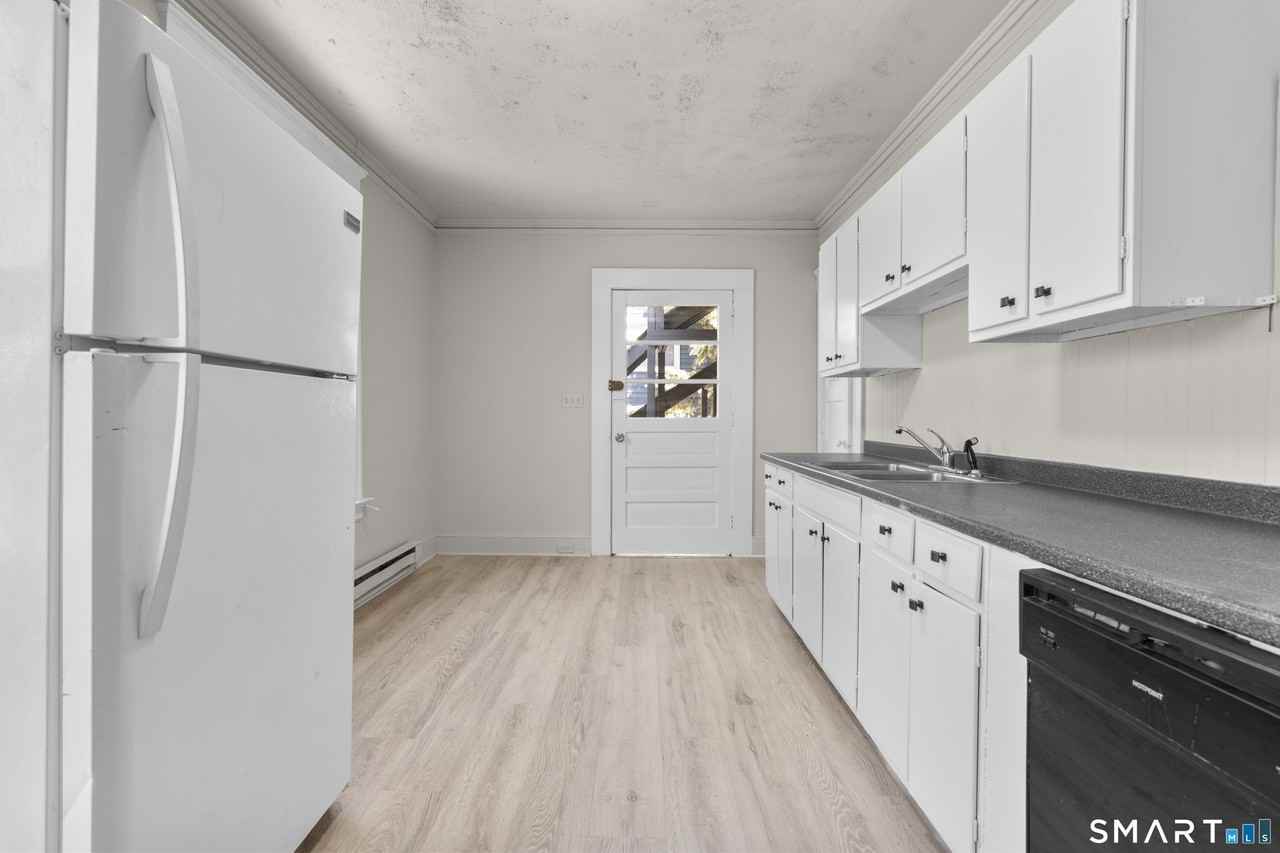908 Main St #2 - Photo 4 of 18