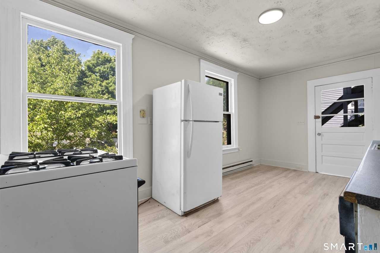 908 Main St #2 - Photo 5 of 18
