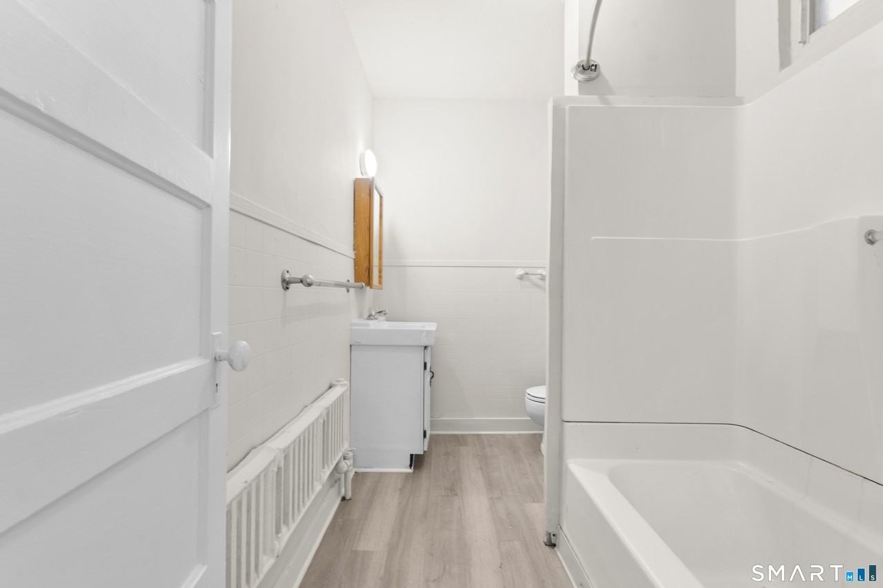 908 Main St #2 - Photo 6 of 18