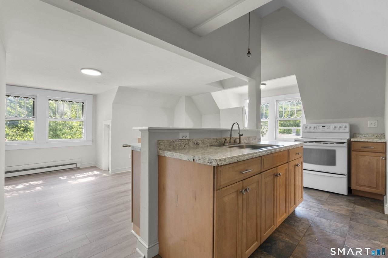 908 Main St - Photo 3 of 12
