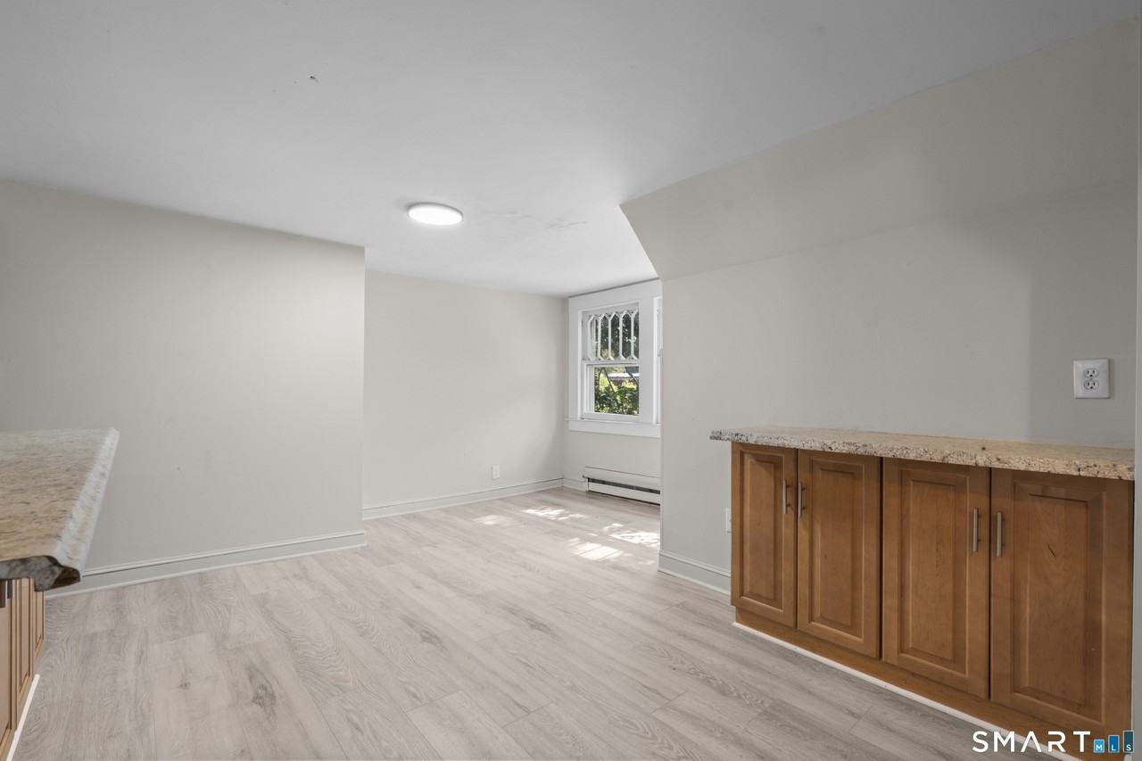 908 Main St - Photo 4 of 12