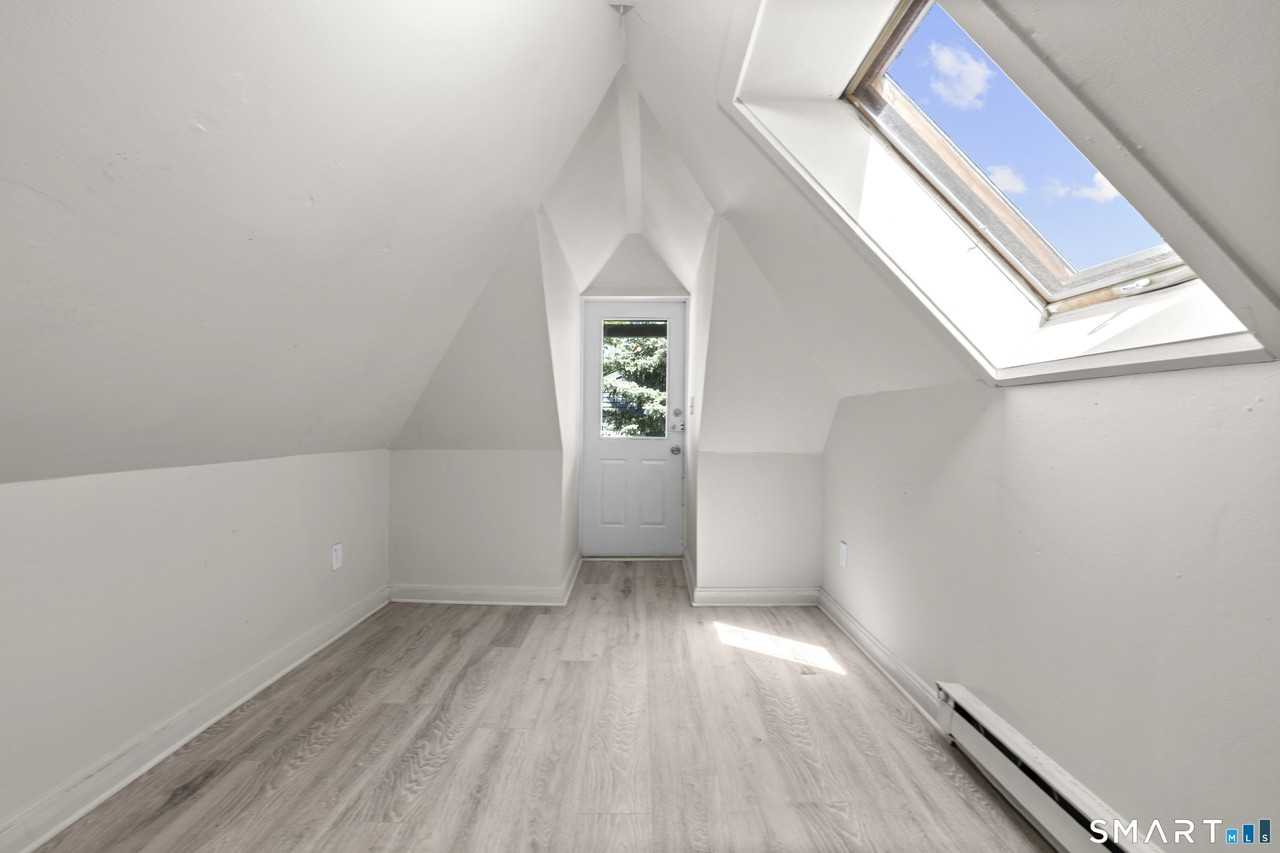 908 Main St - Photo 5 of 12