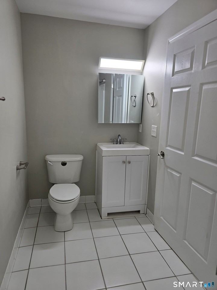 680 Boston Post Rd #31 - Photo 3 of 14