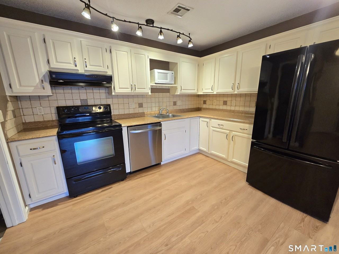 54 N Mountain Rd #302 - Photo 3 of 20