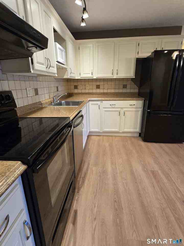 54 N Mountain Rd #302 - Photo 4 of 20