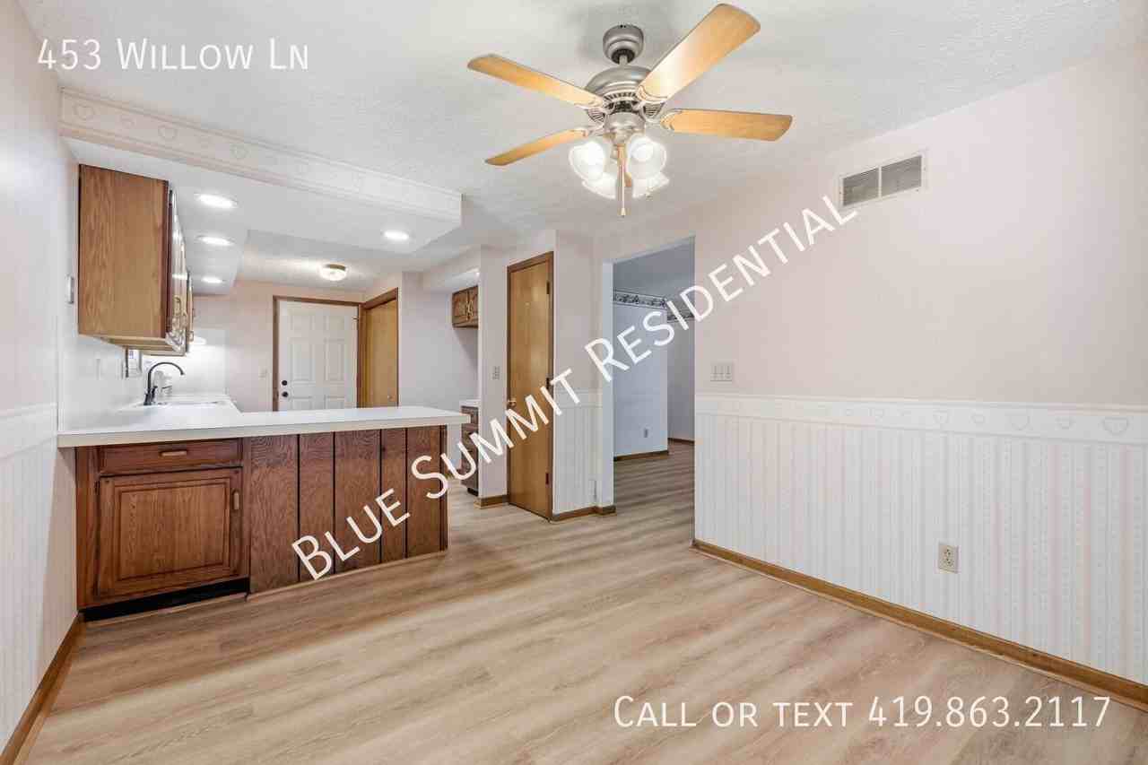 453 Willow Ln - Photo 3 of 34