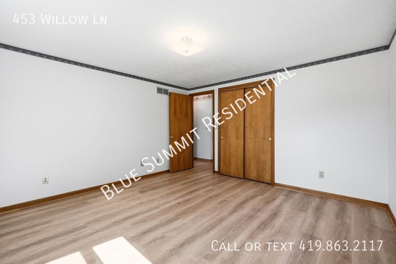 453 Willow Ln - Photo 5 of 34