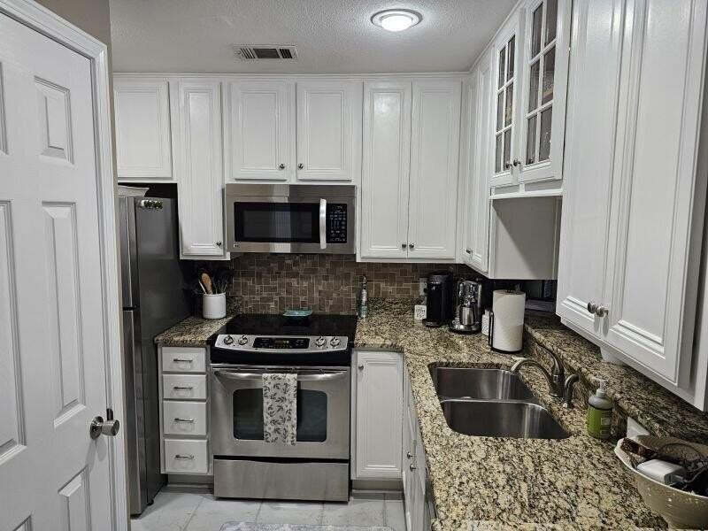 208 Westlake Ct #208 - Photo 3 of 27