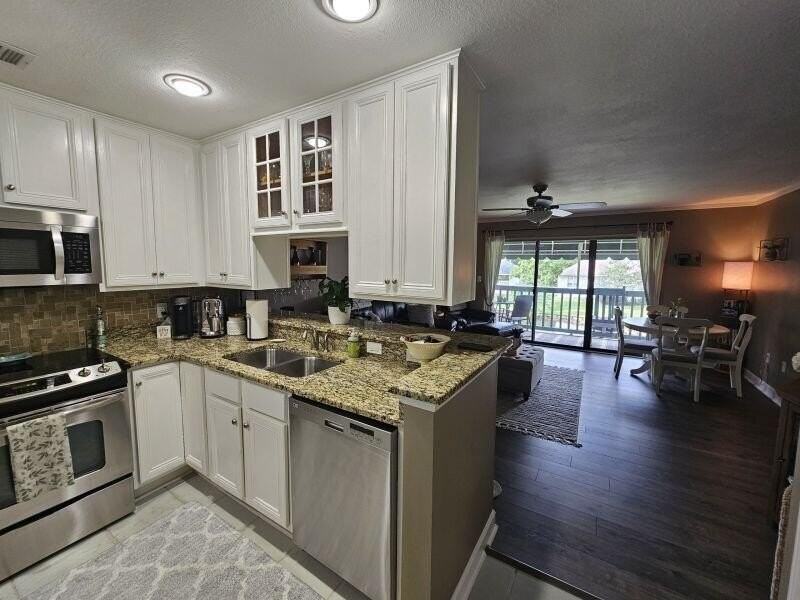 208 Westlake Ct #208 - Photo 4 of 27