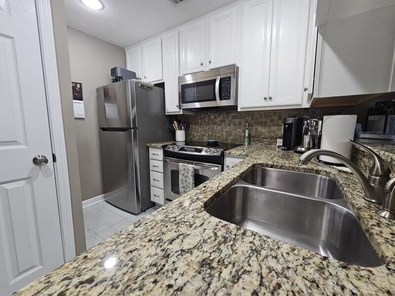 208 Westlake Ct #208 - Photo 5 of 27