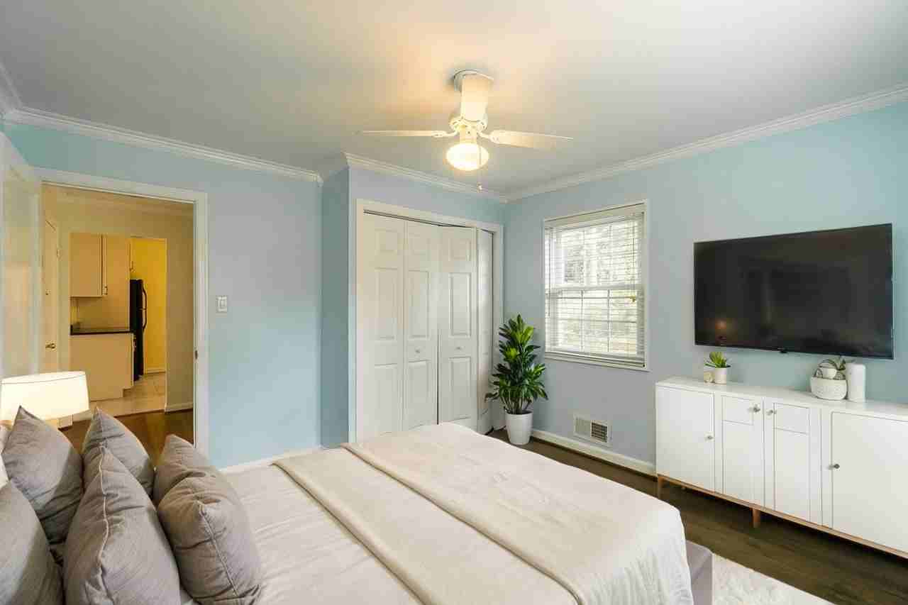 5709 Newton St - Photo 4 of 28