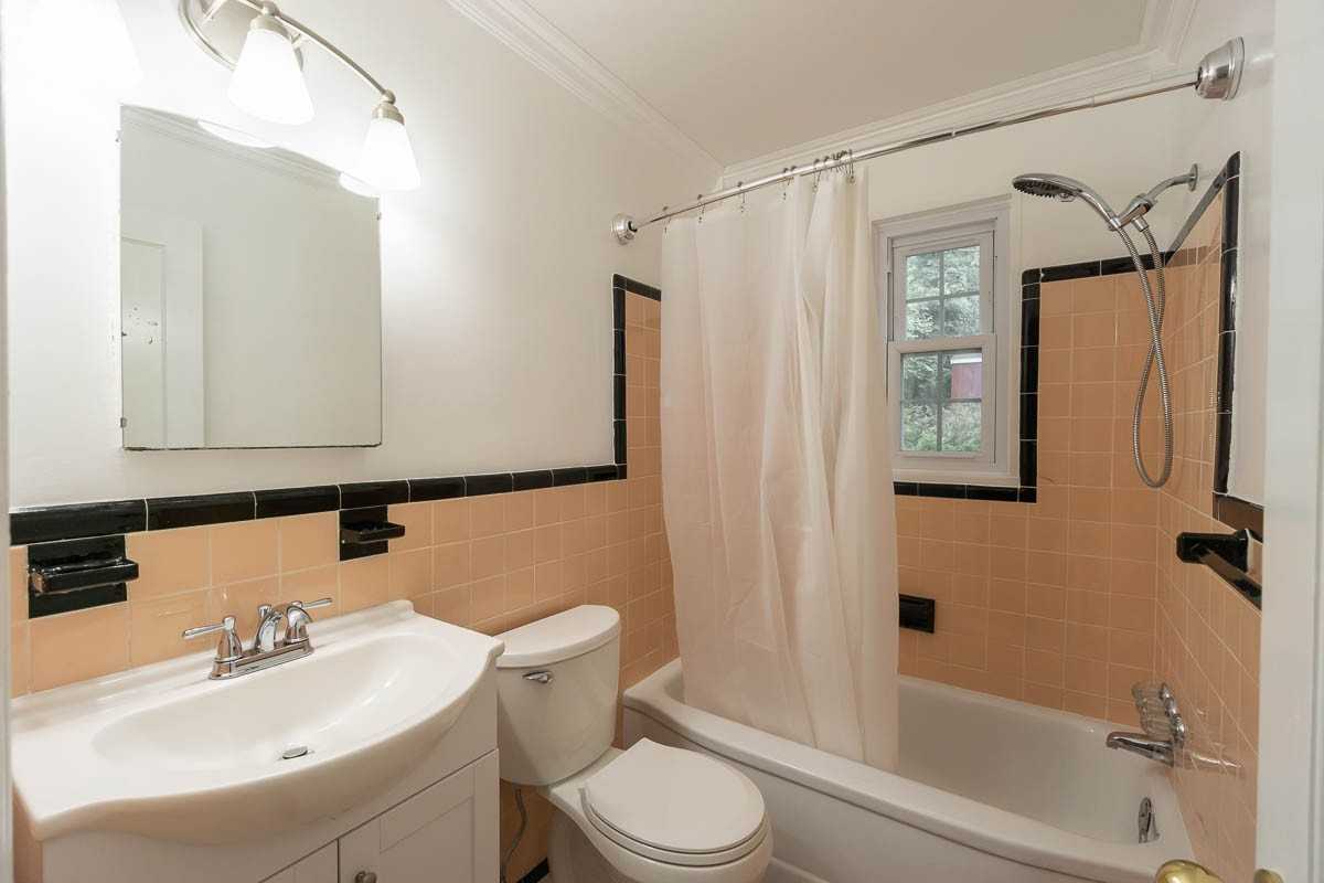 5709 Newton St - Photo 5 of 28