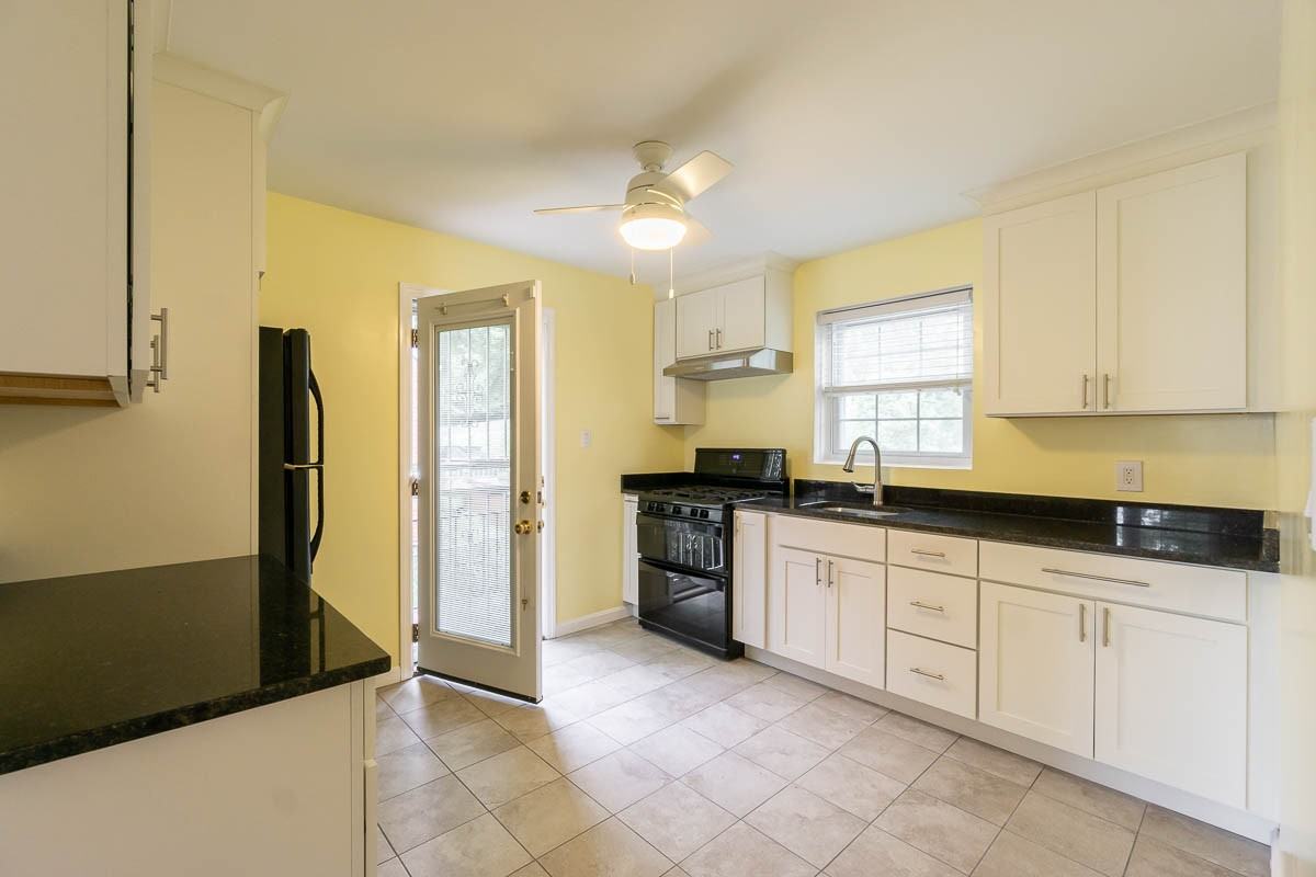 5709 Newton St - Photo 6 of 28