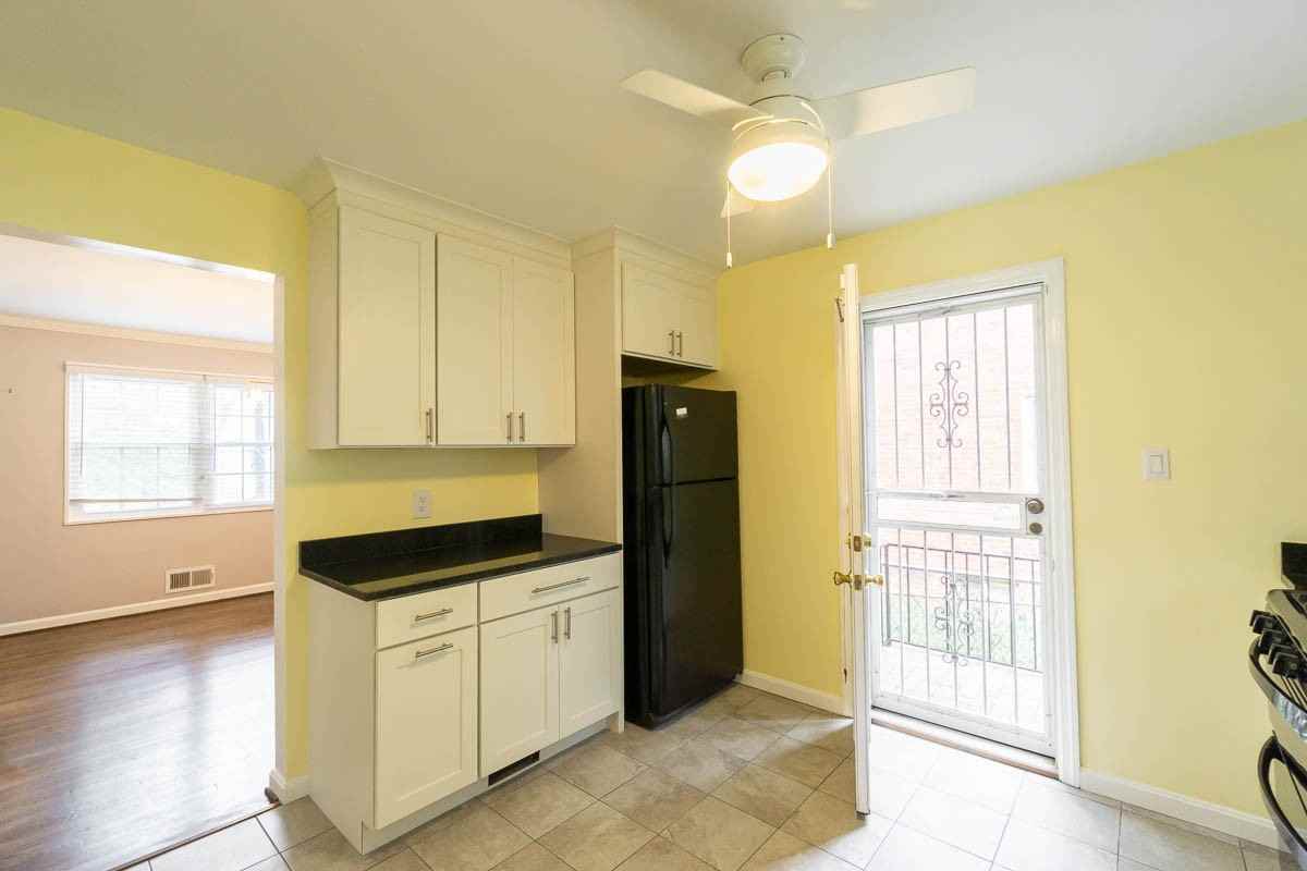 5709 Newton St - Photo 7 of 28