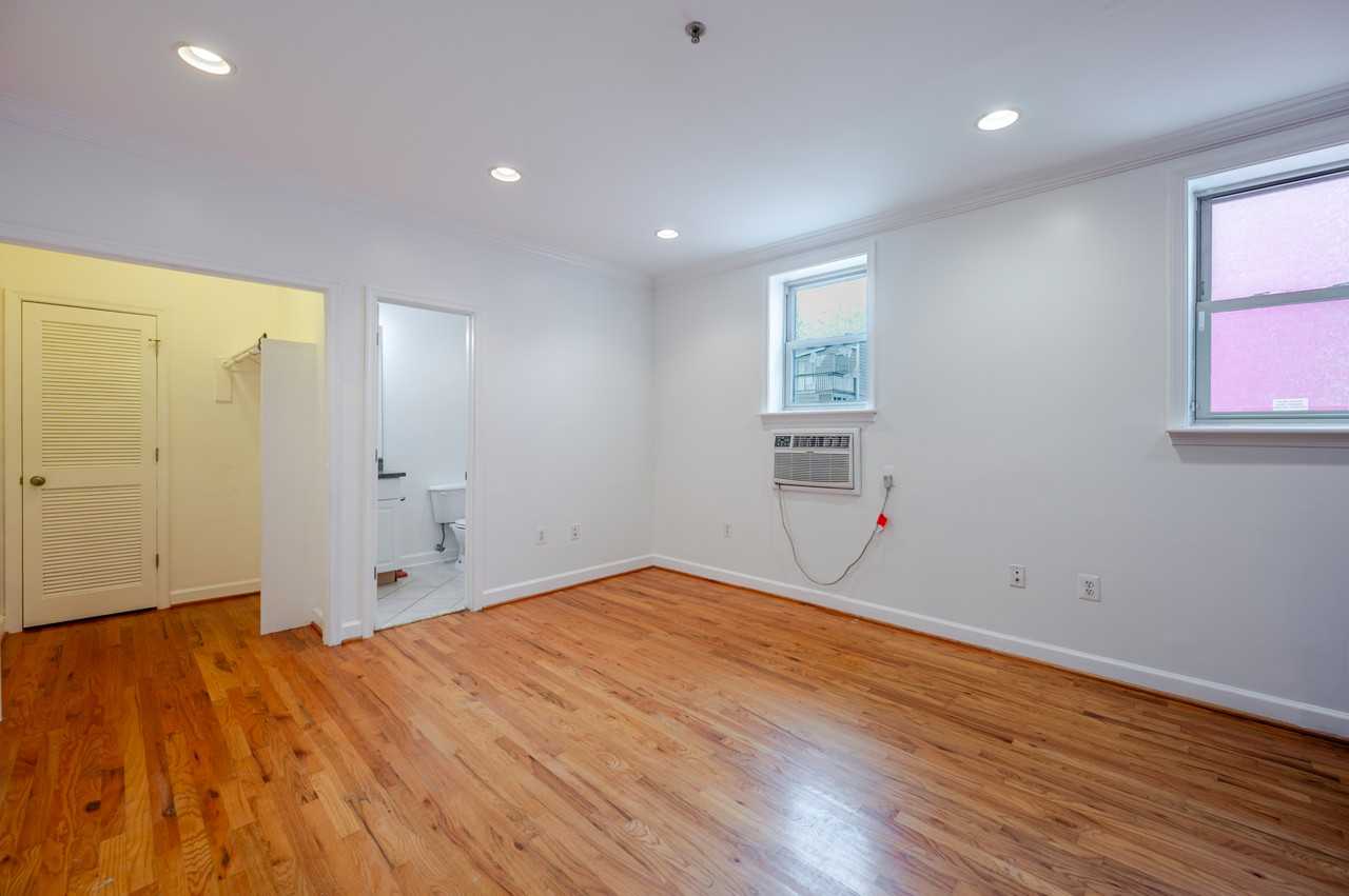 430 Irving St Nw #204