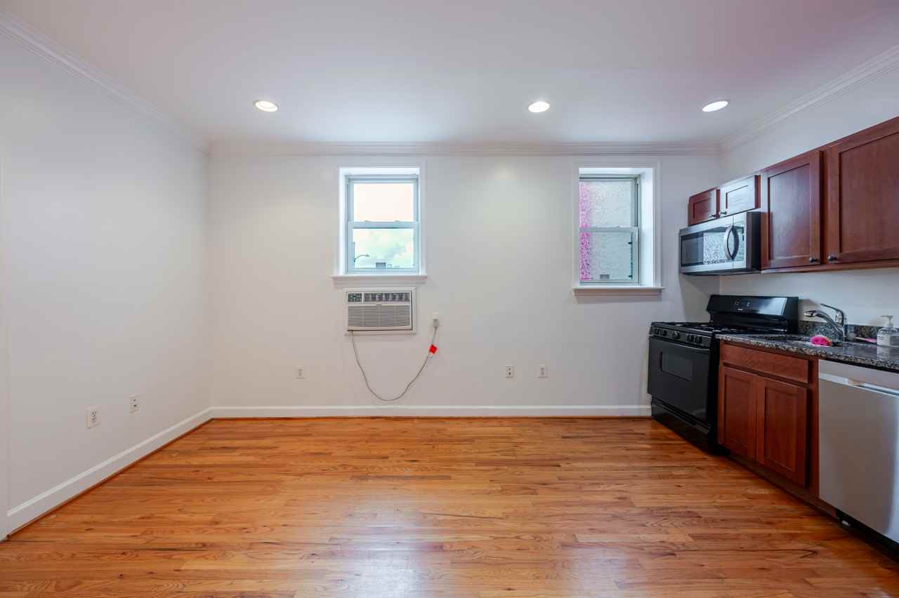 430 Irving St Nw #204 - Photo 2 of 16