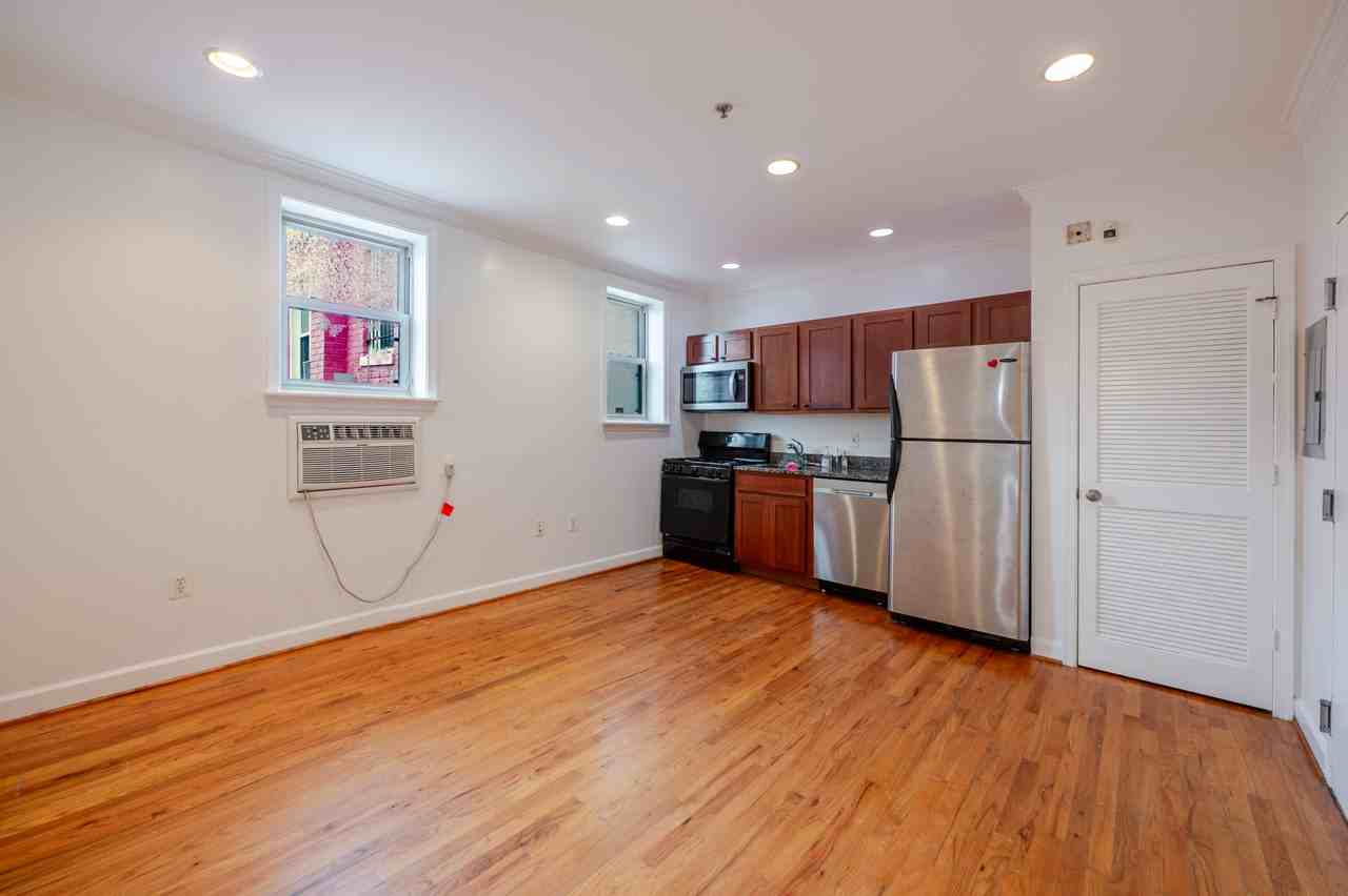 430 Irving St Nw #204 - Photo 4 of 16