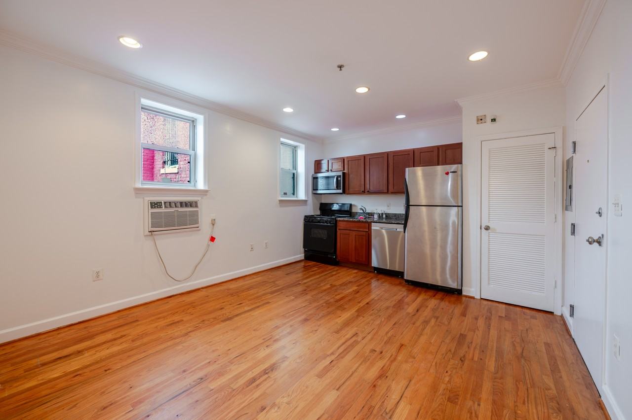 430 Irving St Nw #204 - Photo 5 of 16