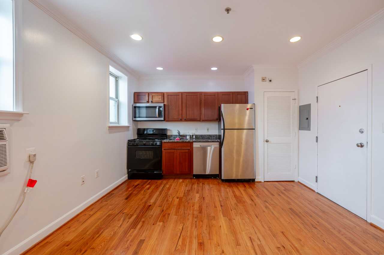 430 Irving St Nw #204 - Photo 6 of 16