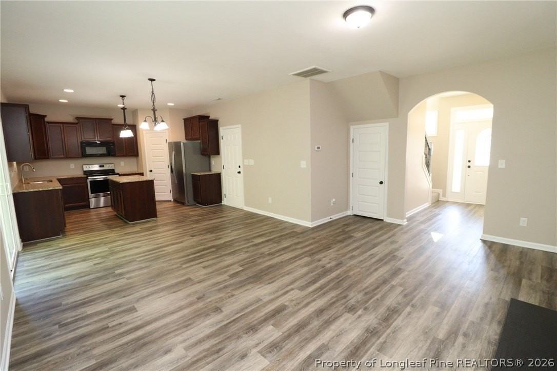 42 Berkeley Ct - Photo 7 of 35