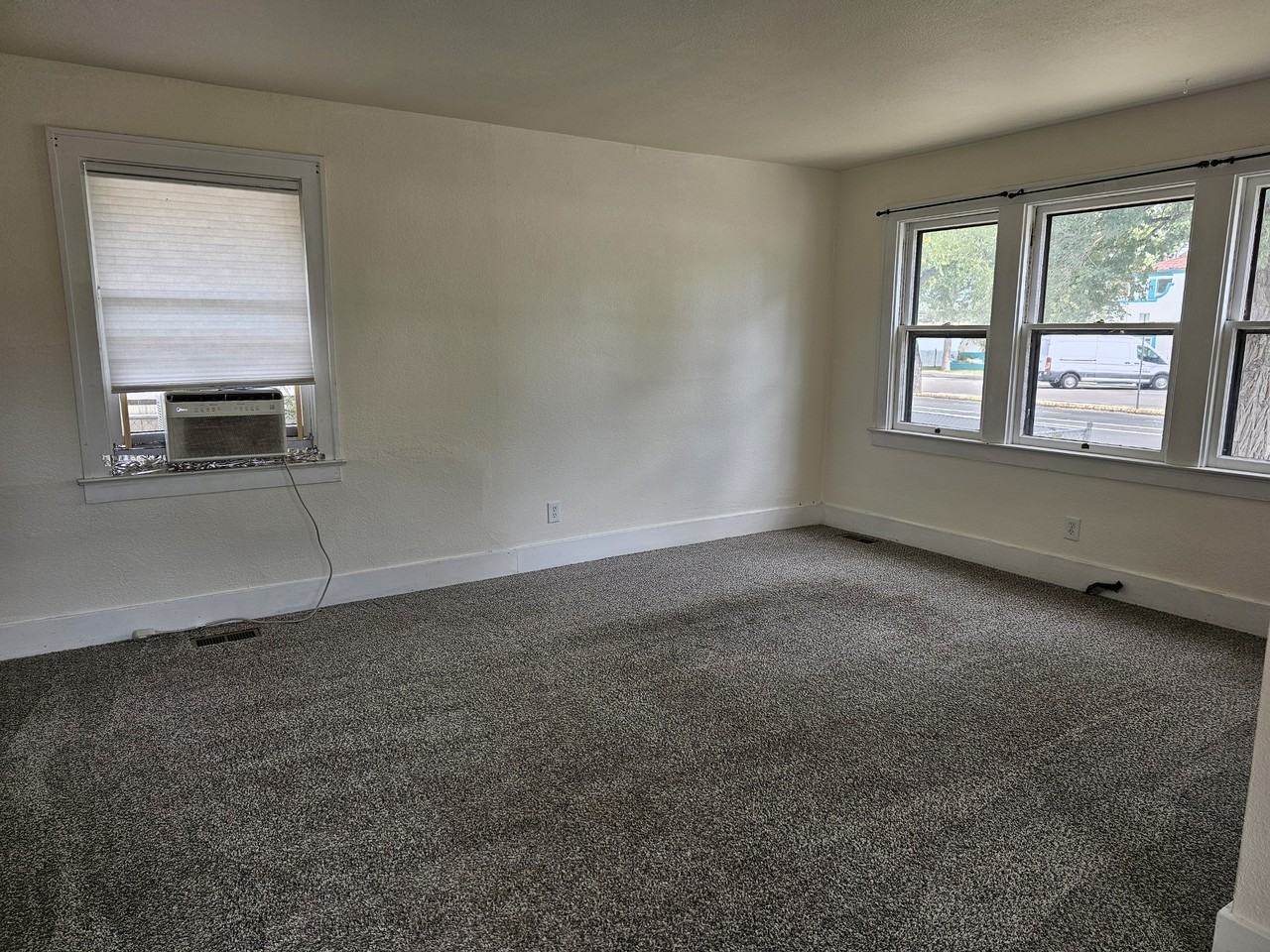 626 Prospect Lake Dr - Photo 3 of 20