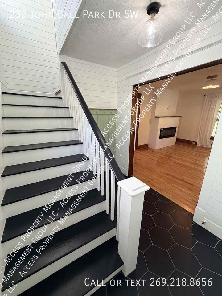 232 John Ball Park Dr Sw - Photo 3 of 41