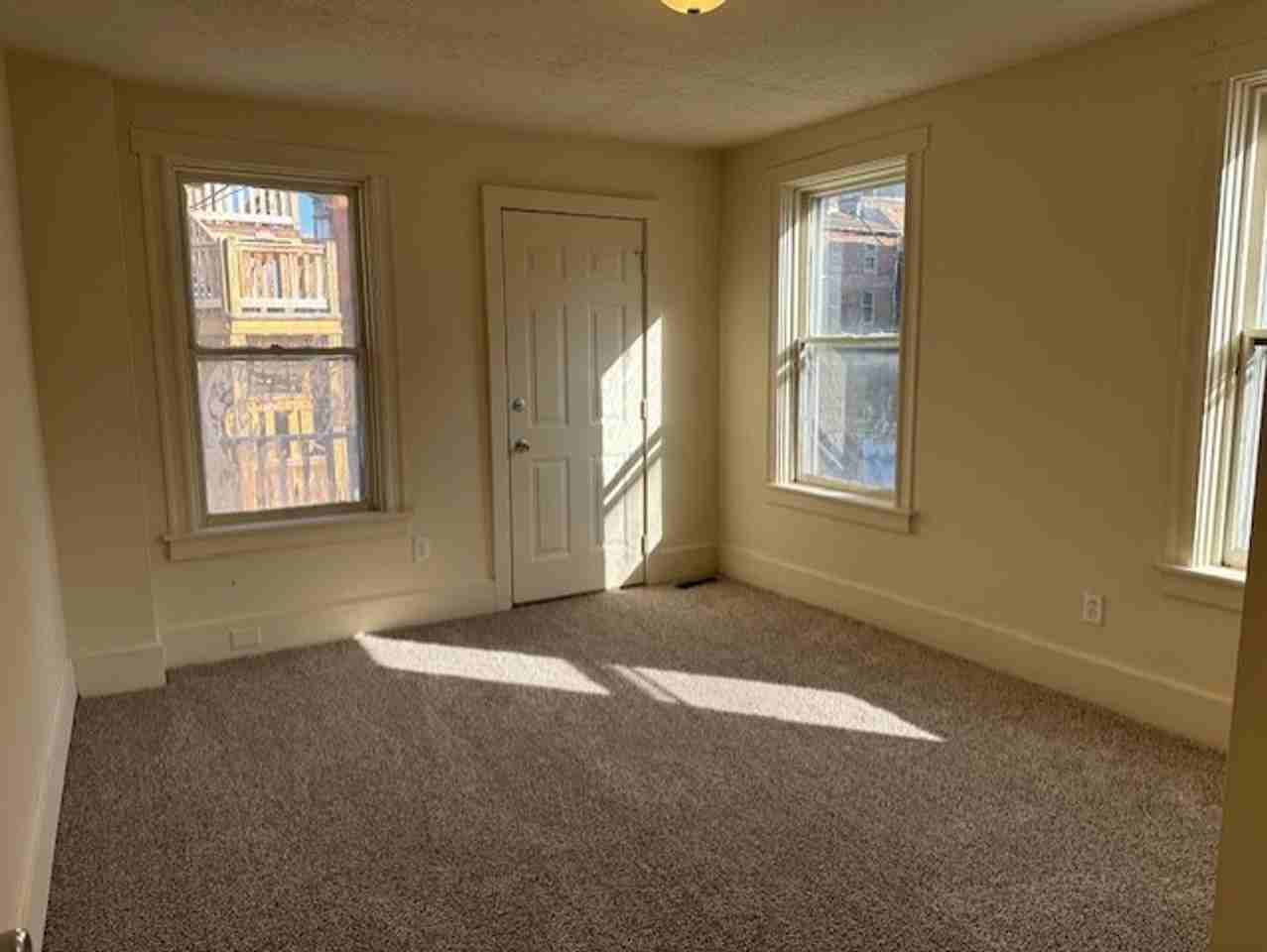 252 Liberty St - Photo 2 of 17
