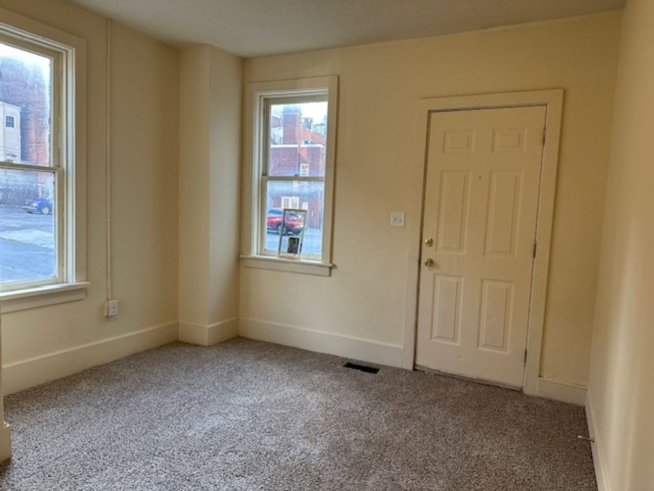 252 Liberty St - Photo 3 of 17
