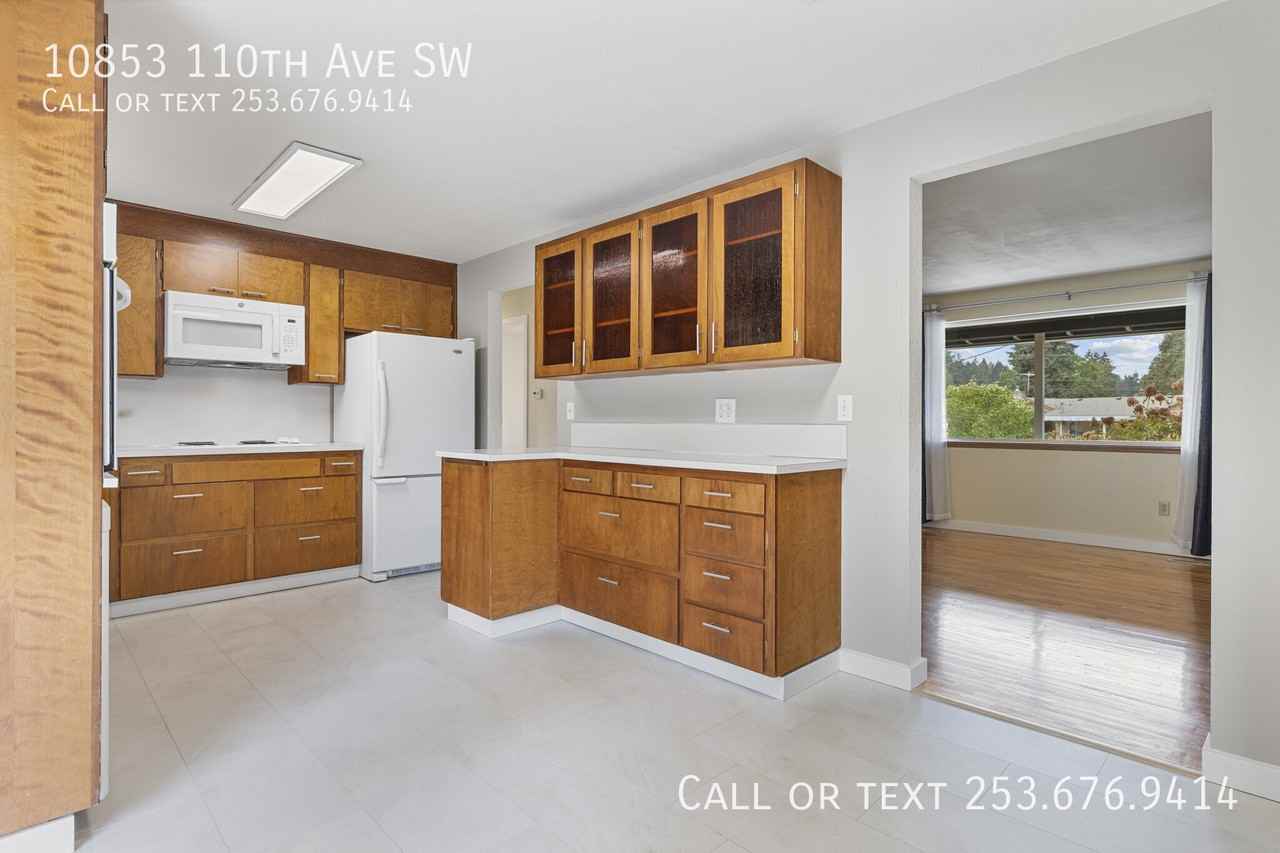 10853 110th Ave Sw - Photo 2 of 23