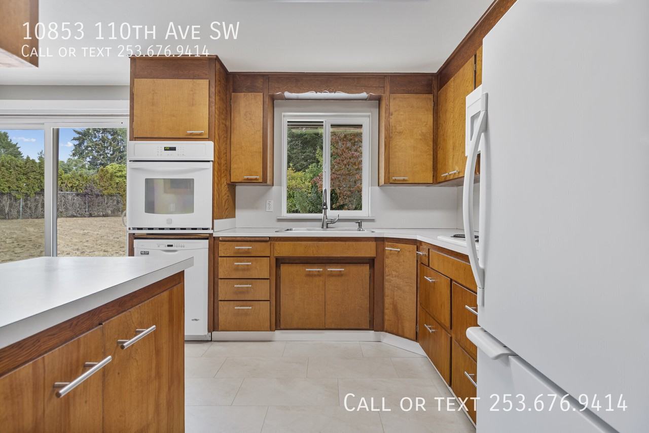 10853 110th Ave Sw - Photo 3 of 23