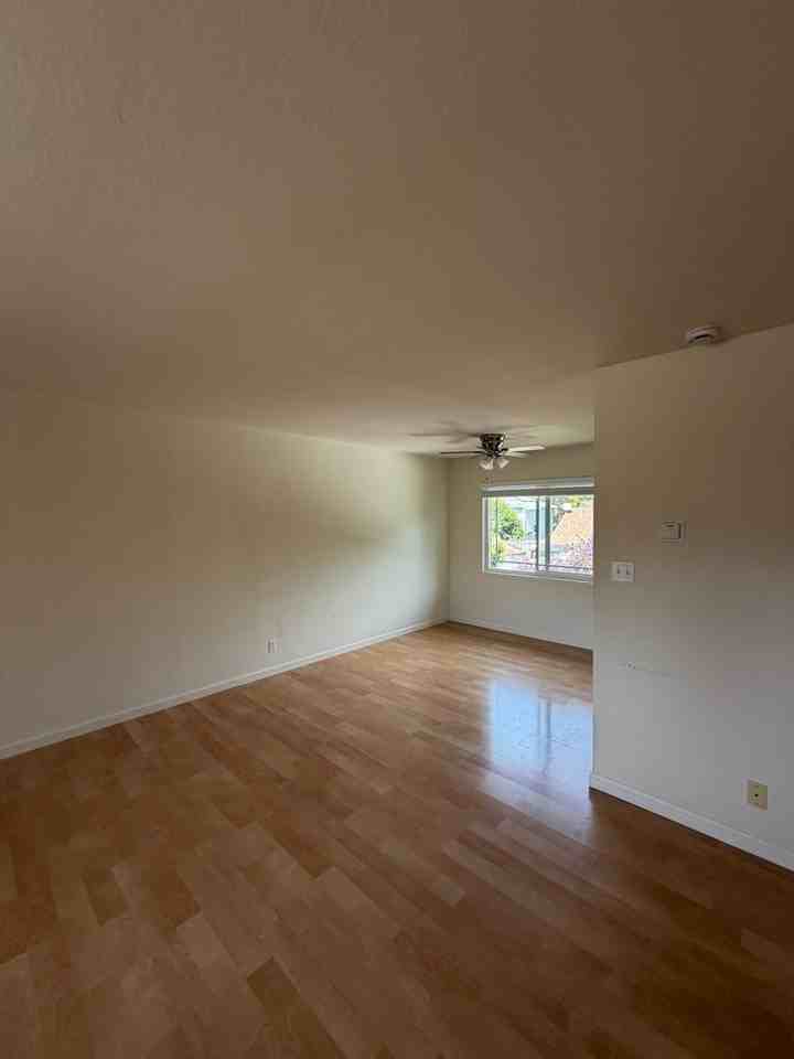 720 Madison Ave #17 - Photo 7 of 15