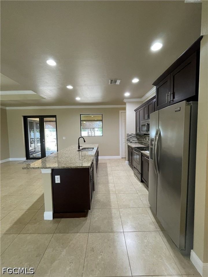 511 Sw 7th Pl - Photo 6 of 30