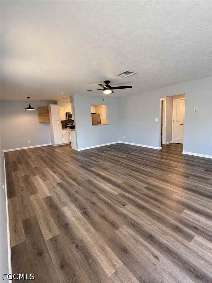 3032 Se Santa Barbara Pl #3 - Photo 2 of 14