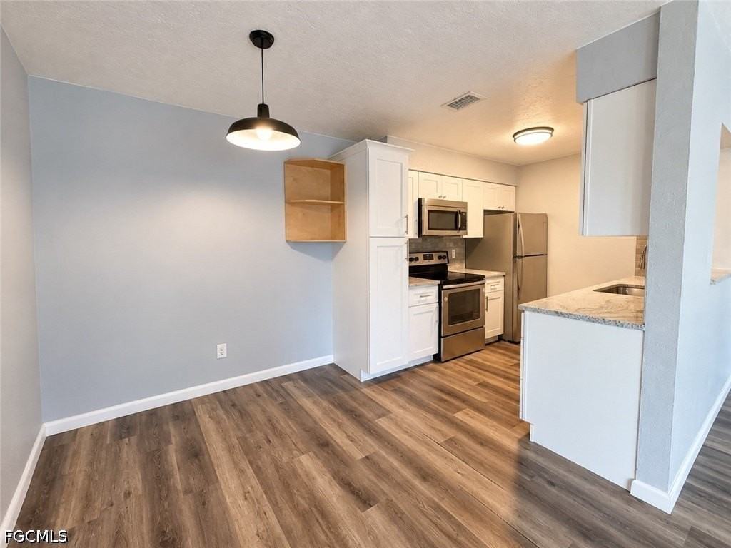 3032 Se Santa Barbara Pl #3 - Photo 5 of 14