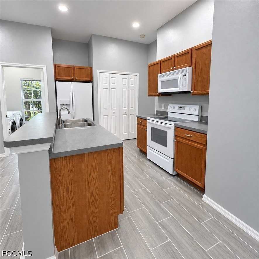4914 Sw 27th Ave - Photo 5 of 26