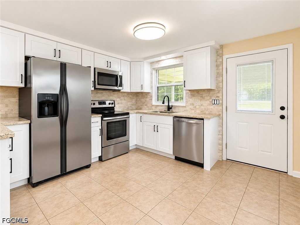26428 Angelica Rd - Photo 5 of 22