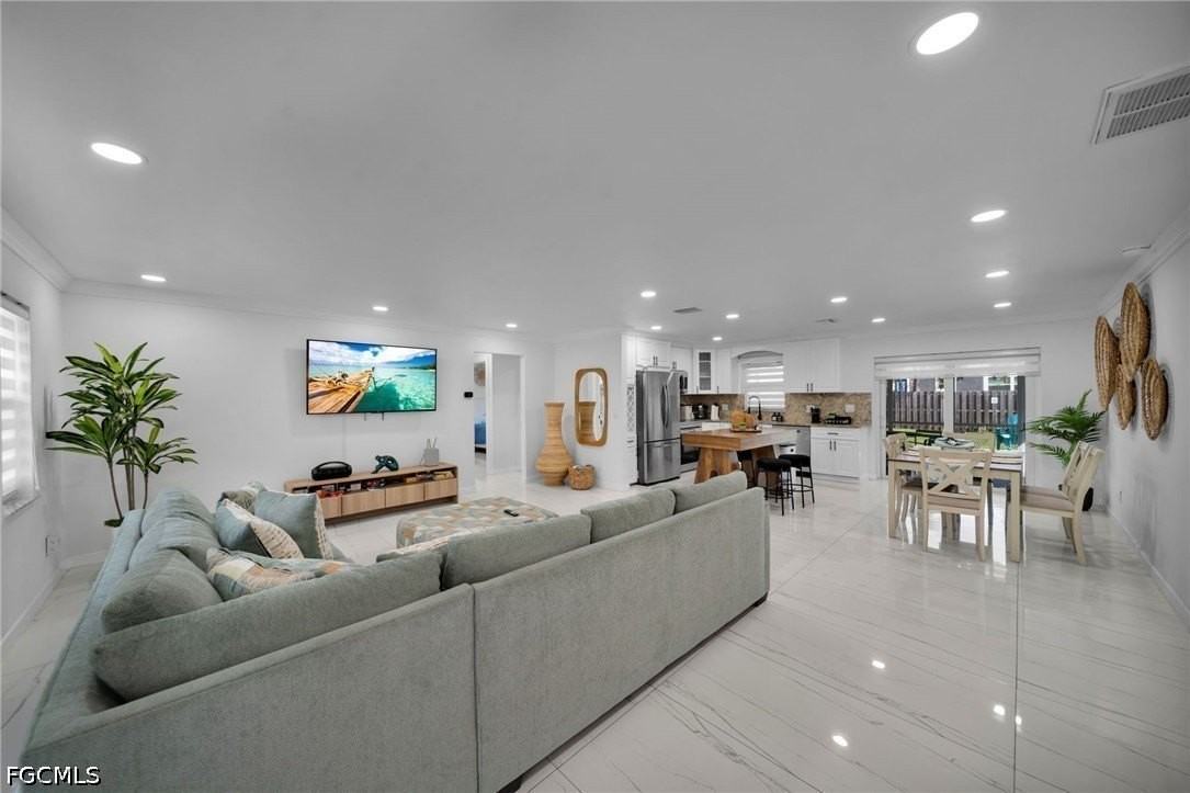 1147 Sw 39th St - Photo 4 of 33