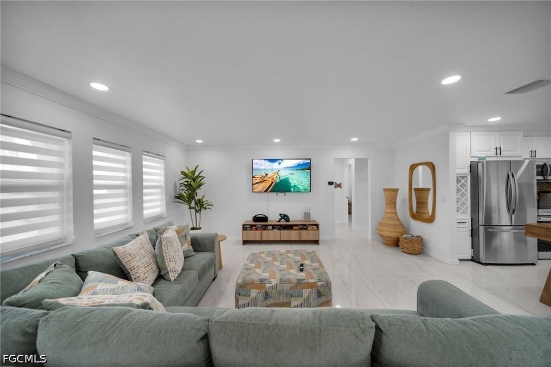 1147 Sw 39th St - Photo 5 of 33