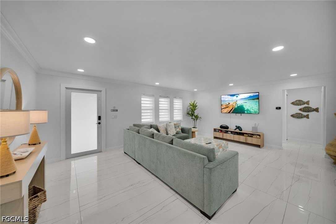 1147 Sw 39th St - Photo 6 of 33
