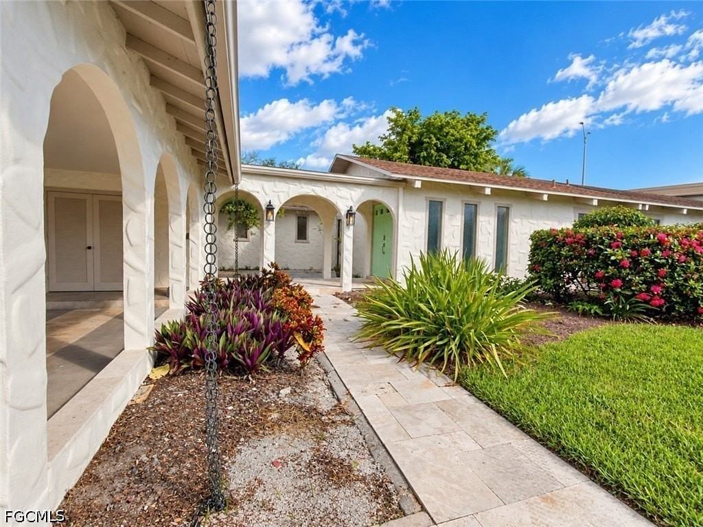 4272 Island Cir #B - Photo 3 of 36