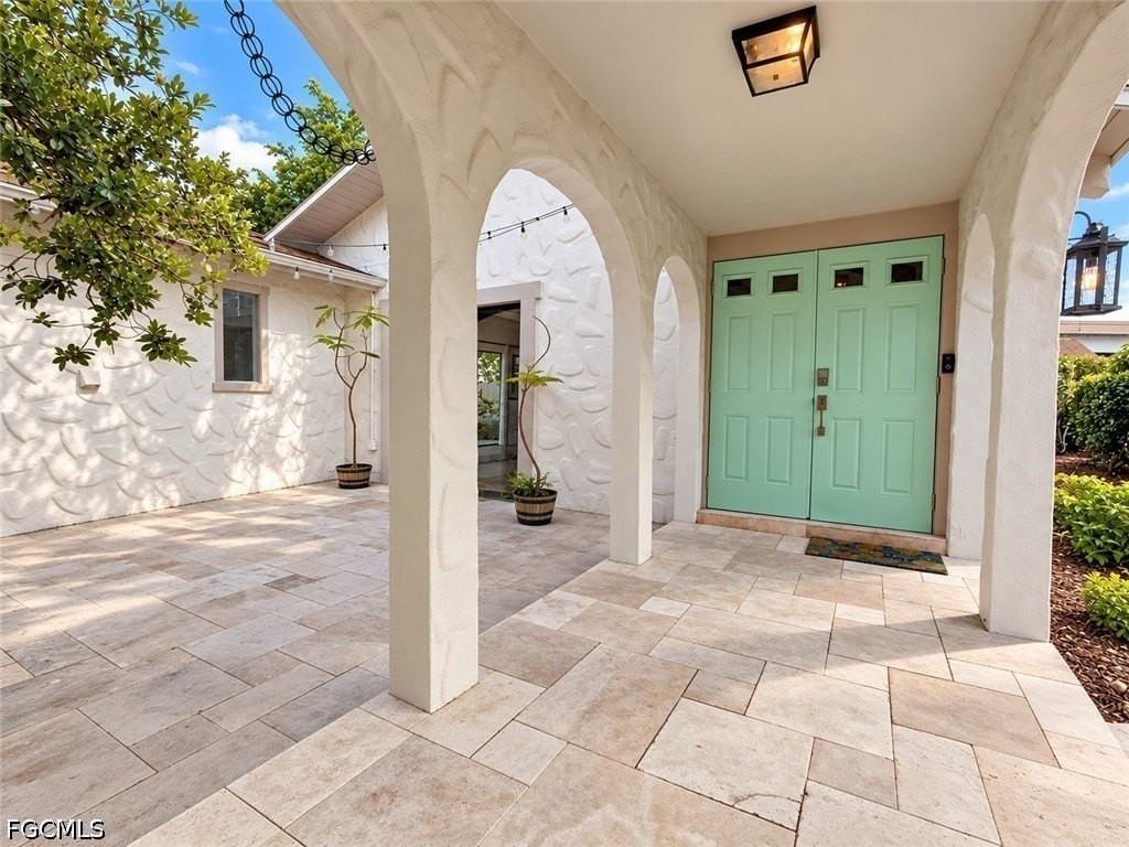 4272 Island Cir #B - Photo 4 of 36