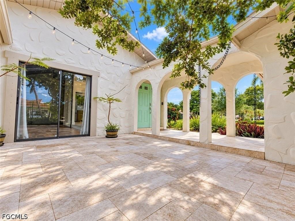 4272 Island Cir #B - Photo 5 of 36