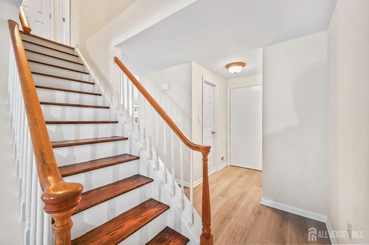 81 Thoreau Dr - Photo 2 of 31