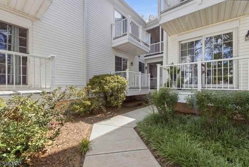 125 Smithfield Ct - Photo 3 of 24