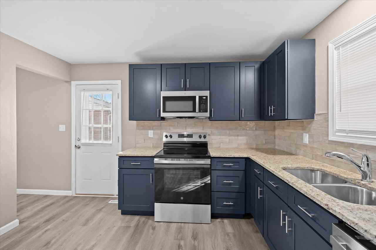 19 Manor Dr #1 - Photo 3 of 8